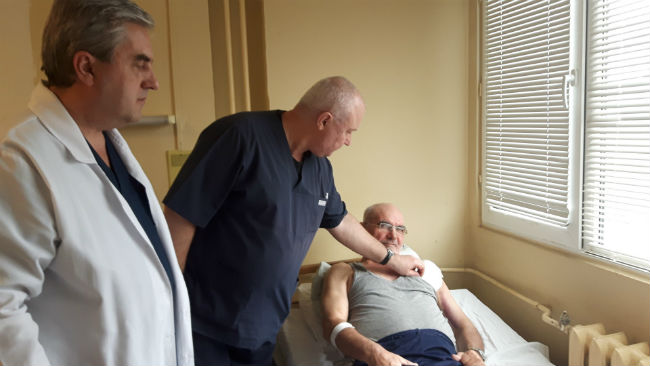 Лекари отстраниха 35-сантиметров тумор от рамото на пациент в Бургас