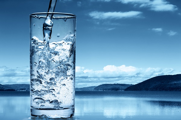 Знаем ли каква е разликата между изворна, минерална и трапезна вода