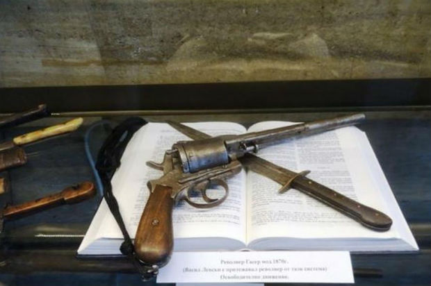 Оръжия от Руско-турската война гостуват на Русенската библиотека