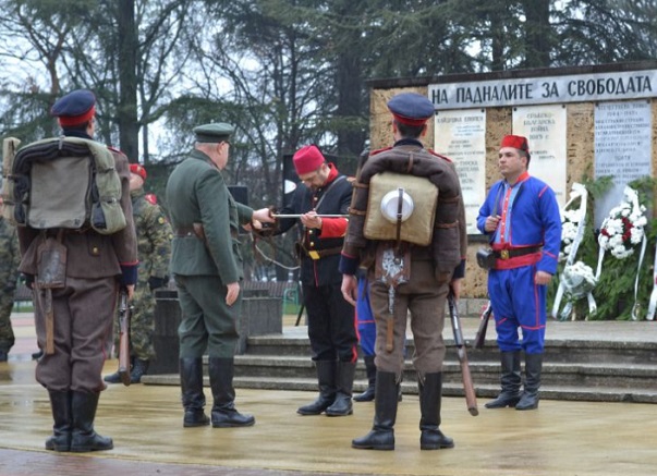 Шукри паша предаде сабята си... в казанлъшкия парк „Розариума“