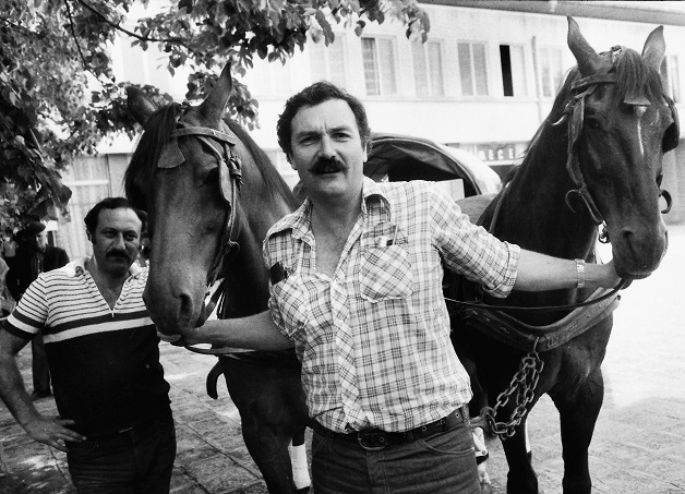 Една каруца, четирима журналисти и два коня по пътя за Габрово преди 33 години