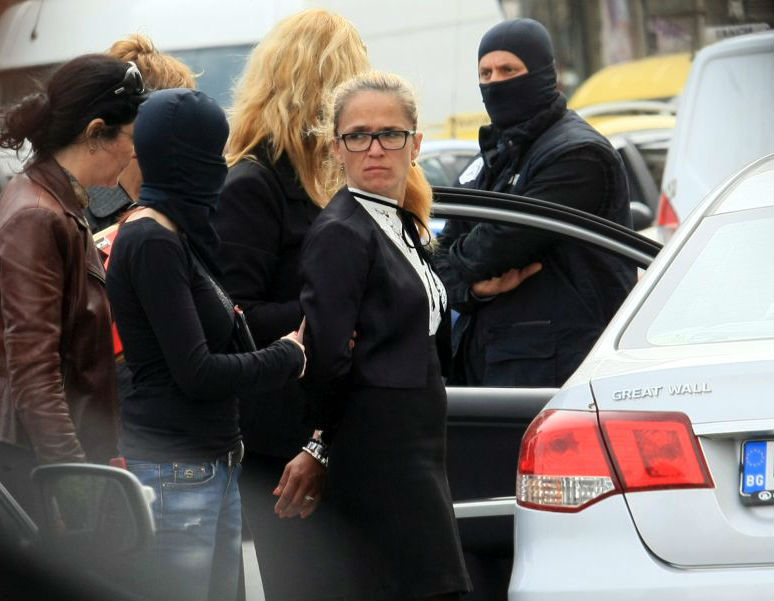 Арестът на кметицата на столичния район „Младост“ е заради подкуп в огромен размер