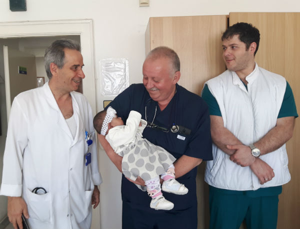 Бургаски лекари спасиха живота на 4-месечно бебе със сложна и рядка за света операция
