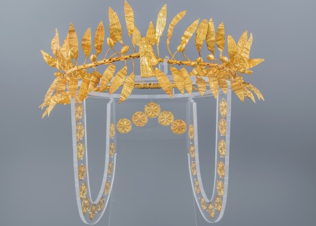 Тракийско злато на 24 века от колекцията на НИМ заблестя в залите на „Двореца на острова" във Варшава