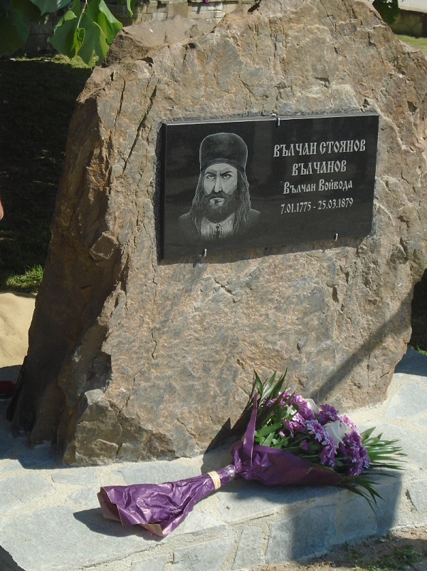 И в Голица откриха паметник на Вълчан войвода