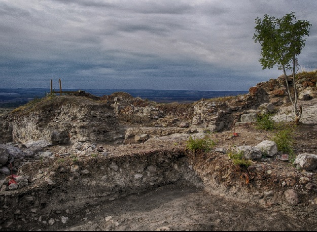 Започнаха тазгодишните археологически проучвания на крепостта Русокастро