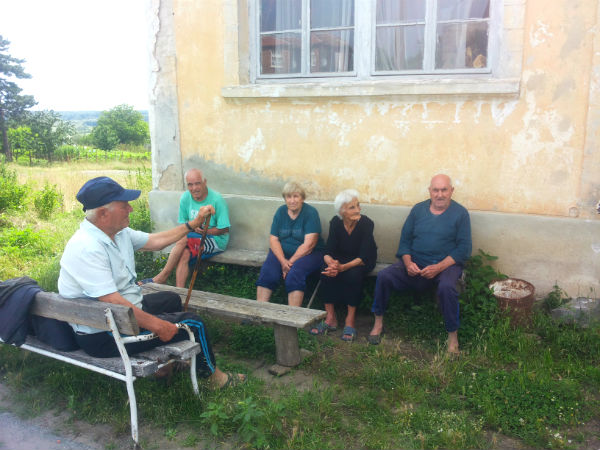 Старци от странджанско село оцеляват втора година без вода