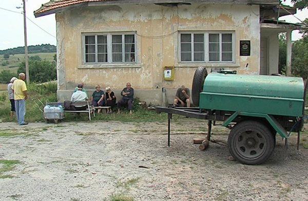 Безводната агония в Синьо камене продължава, старците там се смятат за обречени