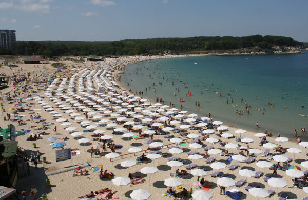 14 лева за чадър и шезлонг иска от туристите новия концесионер на плаж "Китен"