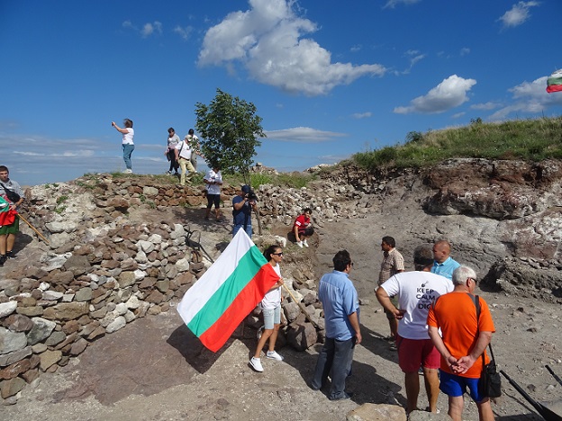 Патриоти превзеха крепостта Русокастро