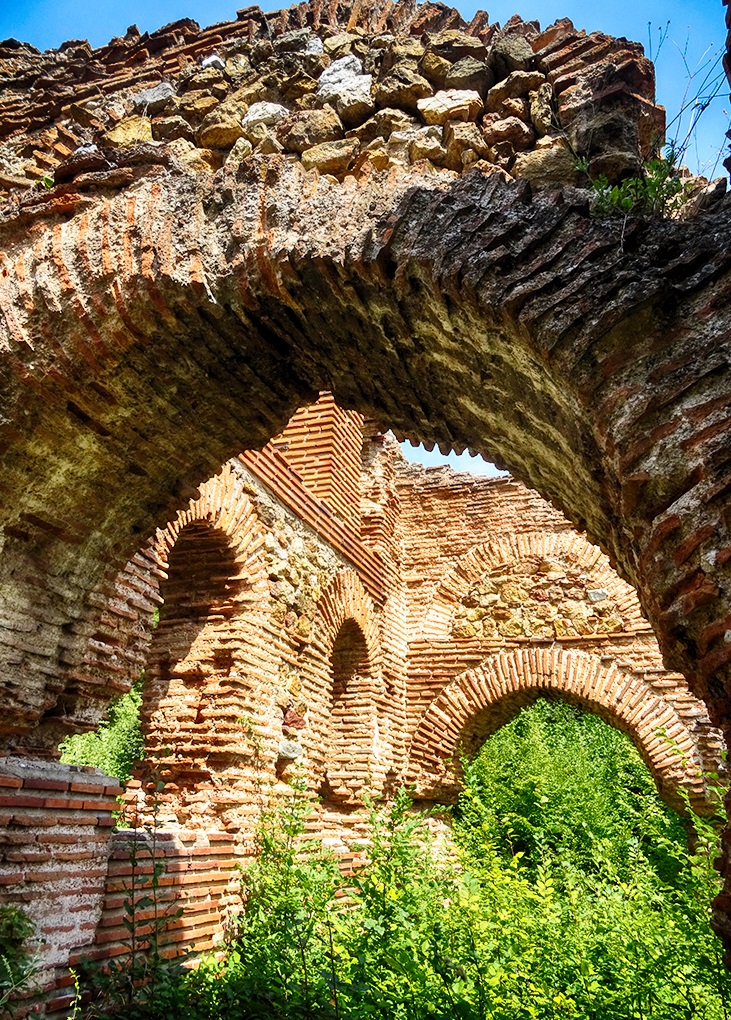 Реквием за една от най-добре запазените доскоро раннохристиянски църкви в България