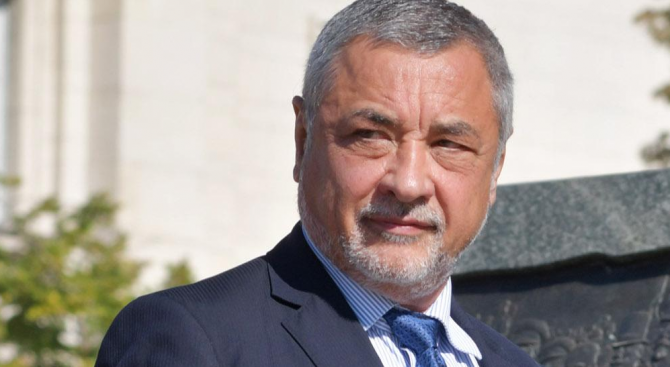 Валери Симеонов: Страната ни се превръща в "царство на словоблудството"