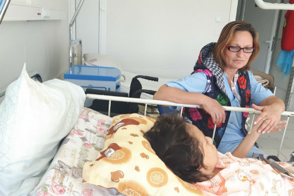 Бургаски лекари направиха невъзможното, за да дадат шанс на 22-годишно момиче да живее