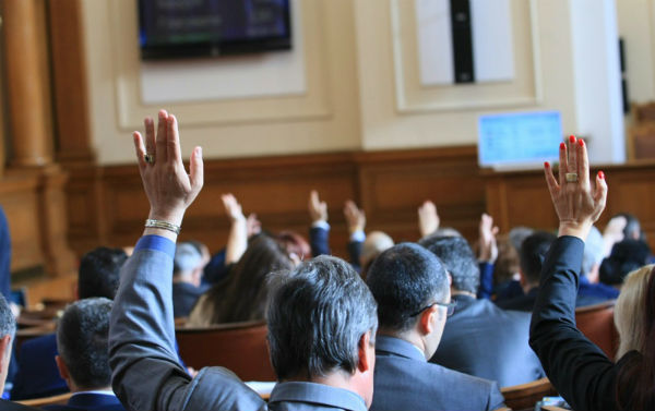 Опитът на БСП и ДПС да саботират разглеждането на бюджета на НЗОК не мина