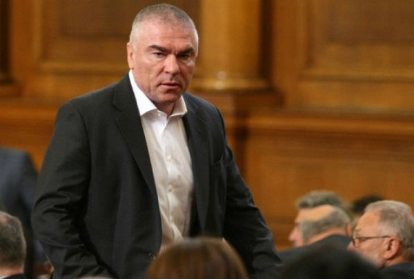 Трима депутати се отказаха от имунитета си, Марешки се опъва