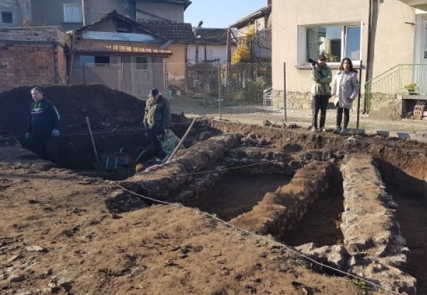 Спряха археологическото проучване в центъра на Мездра