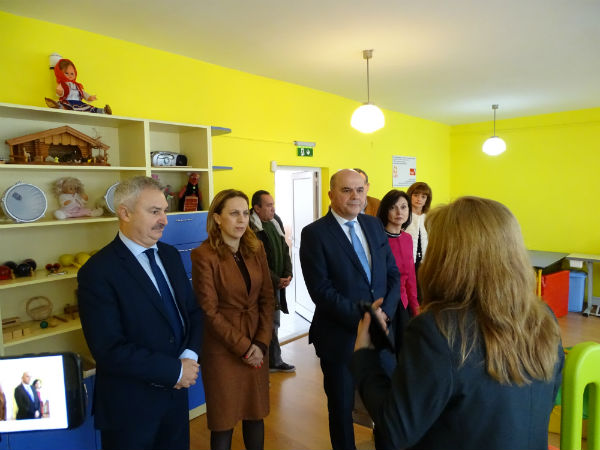 Вицепремиерът Марияна Николова посети центрове за деца и възрастни с увреждания в Монтана
