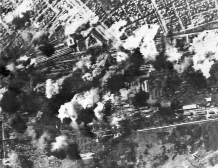 Памет: „Приятелски“ бомби от американски самолети убиват хиляди мирни граждани в София