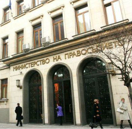 Затяга се контролът по придобиване на българско гражданство