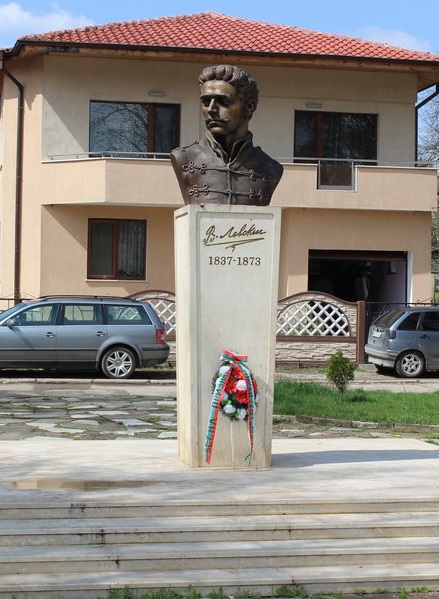 Пенсионерка от Мездра дава всичките си спестявания за паметник на Левски