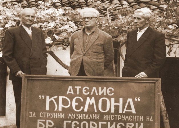 В Казанлък откриват паметна плоча на първите български лютиери