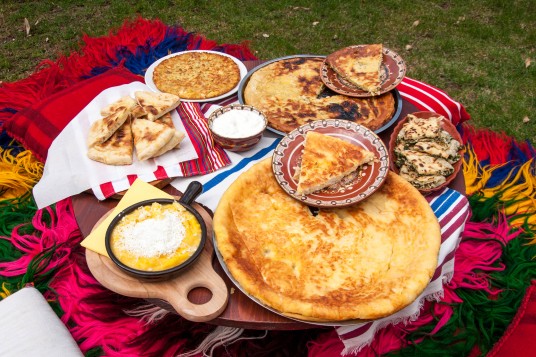 В Девин правят за първи път Фестивал на родопската храна „Родопска угодия”