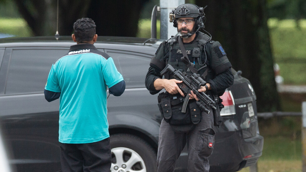 Терористът, отговорен за атаките срещу джамиите в Нова Зеландия, имал оръжие със сръбски надписи