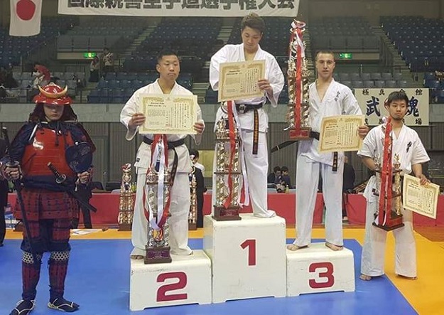 На шампионат по киокушин в Токио българин стана единственият медалист, който не е с японски произход