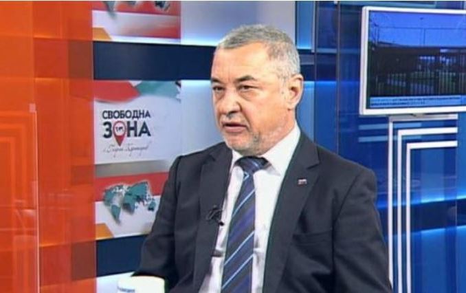 Валери Симеонов призова премиерът да поиска оставката на Николина Ангелкова