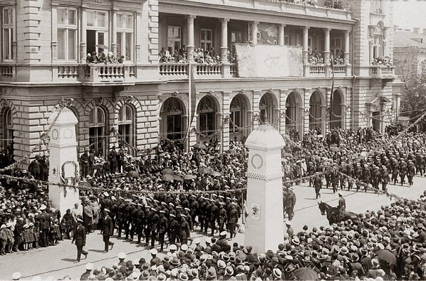 През 1929 г. Свещен огън, запален в Преслав, обикаля страната на път за София