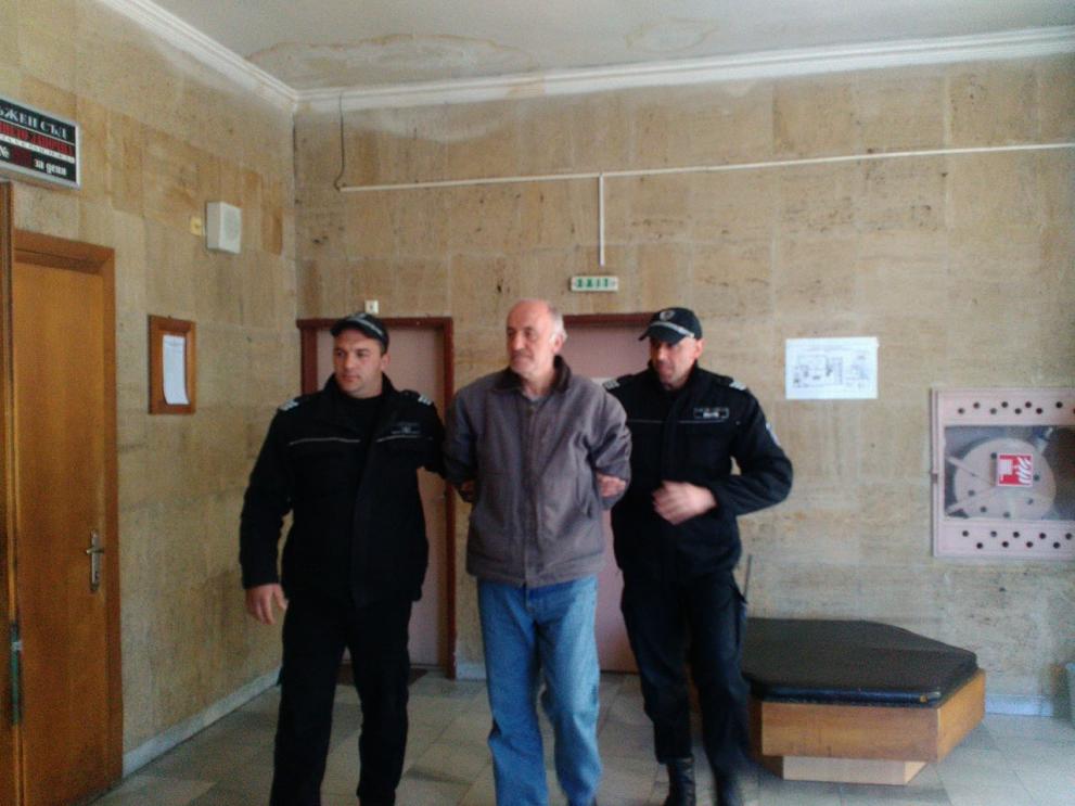 Изправят пред съда Ненчо Найденов, който уби с вила жена си в село Косово
