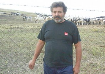 Кипърският фермер, прегазил крадец в имота си, остава в ареста