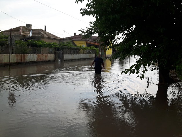 Порой в Бургаско потопи село Ливада под вода (СНИМКИ)