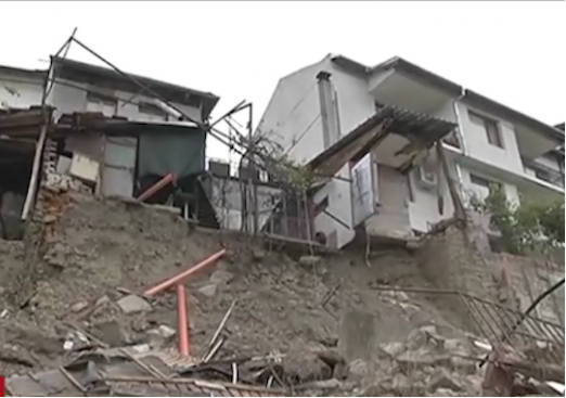 Жители на Велико Търново питат, кой трябва да укрепи свлачището пред домовете им