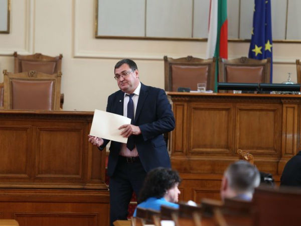 ГЕРБ, ДПС и БСП отхвърлиха закона, който задължава кметовете да приемат и изслушват граждани