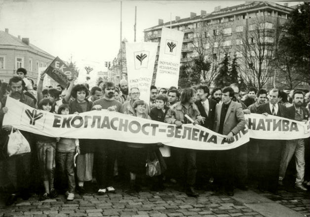 Трети ноември 1989 г. –  как се роди синият цвят на надеждата