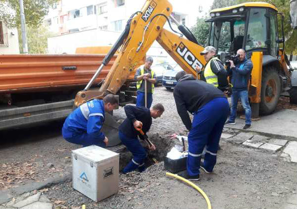 Багер на ВиК скъса газопреносна тръба пред жилищна сграда в Бургас