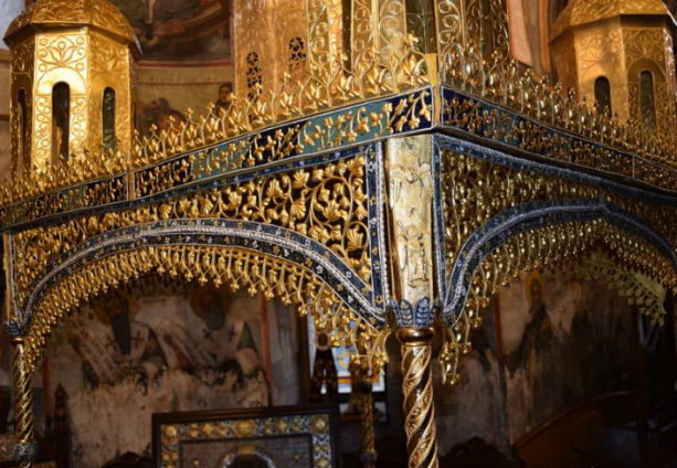 Реставрираха олтарният балдахин в католикона на Бачковския манастир