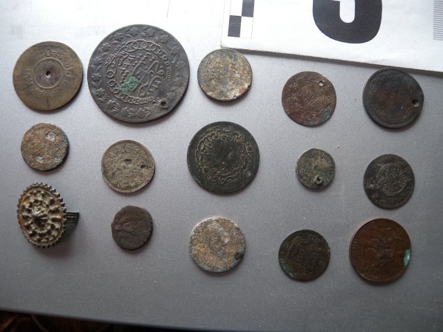 Самоделна пушка и стари монети откриха в дома на мъж от Станянци