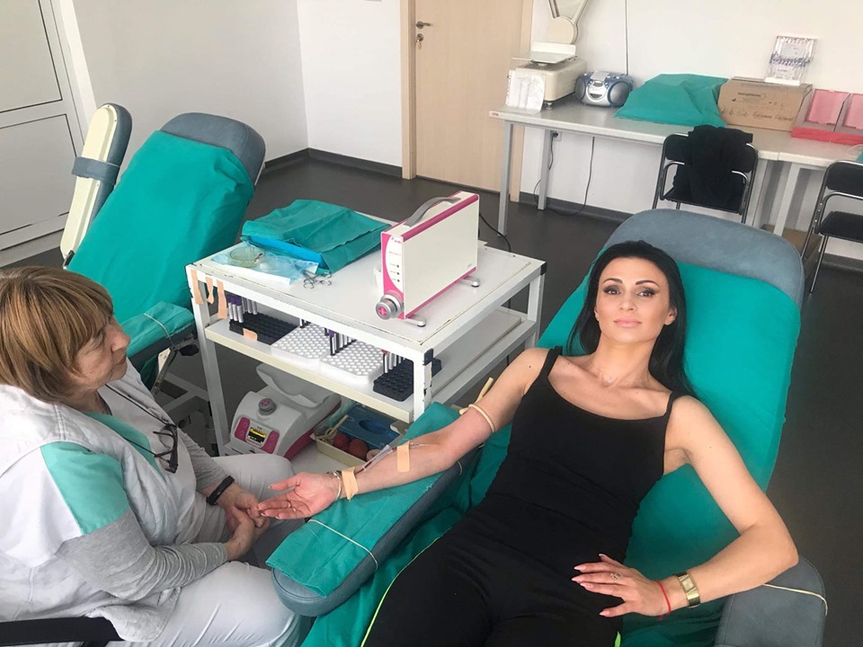 Най-красивата жена за 2018 г. в Бургас стана редовен кръводарител