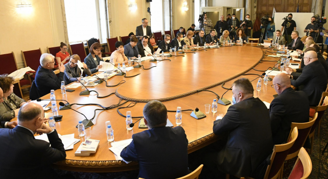 Парламентарната Комисия по правни въпроси одобри ветото на президента
