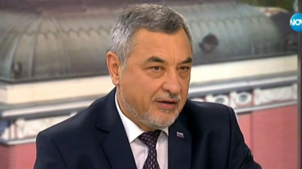 Валери Симеонов: Фармацевтичните гиганти „взеха главата“ на бившия здравен министър ген. Петров