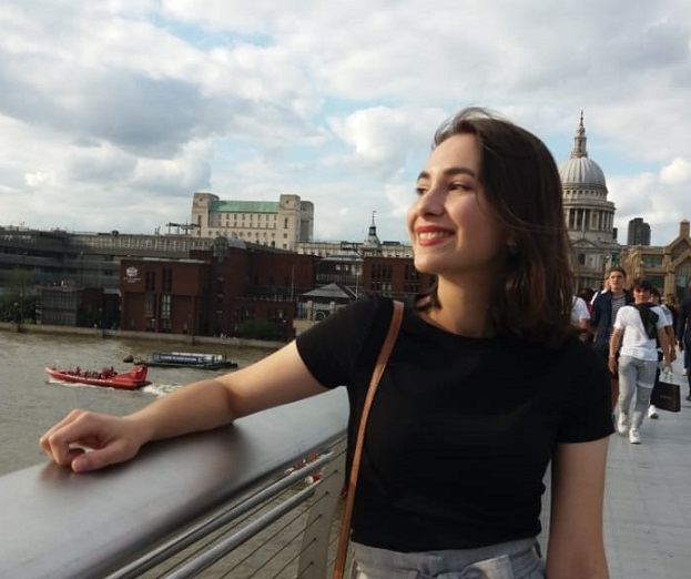 Наша студентка в Оксфорд пише дисертация за българската роза