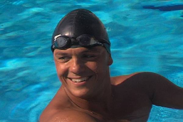Цанко Цанков тества силите си преди опита да подобри световен рекорд по плуване