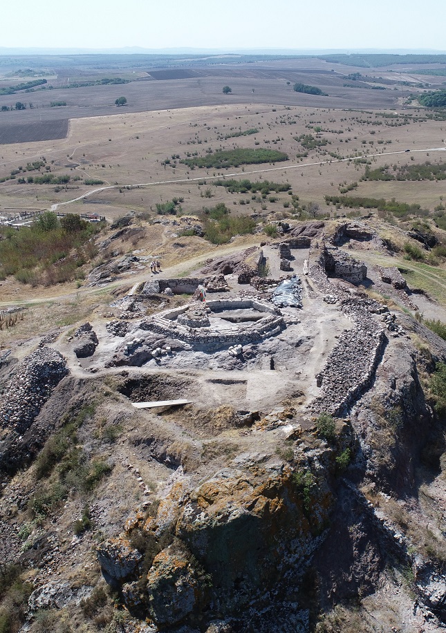 Владетелската кула в замъка Русокастро разкрива своите тайни