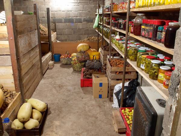 Една втора от българите затварят буркани за зимата, предпочитат домашната храна