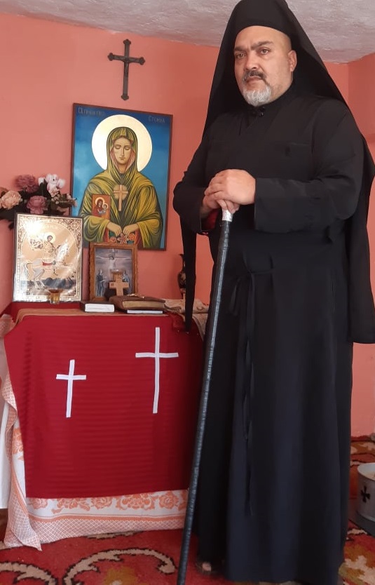 Доскорошен затворник се представя за църковен служител и събира дарения за строеж на манастир