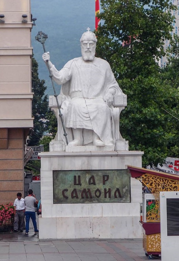 Скопие отчаяно търси своята идентичност, тъй като е една изкуствено създадена нация без свой език и история