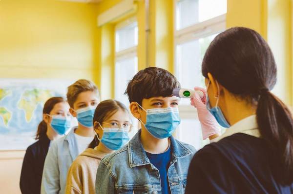 12 учители и 8 ученици са сред новозаразените с коронавирус в Бургаска област