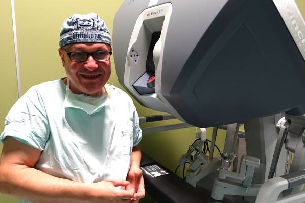 Хирурзи извършиха първата в България роботизирана операция за отстраняване на тумор на панкреаса